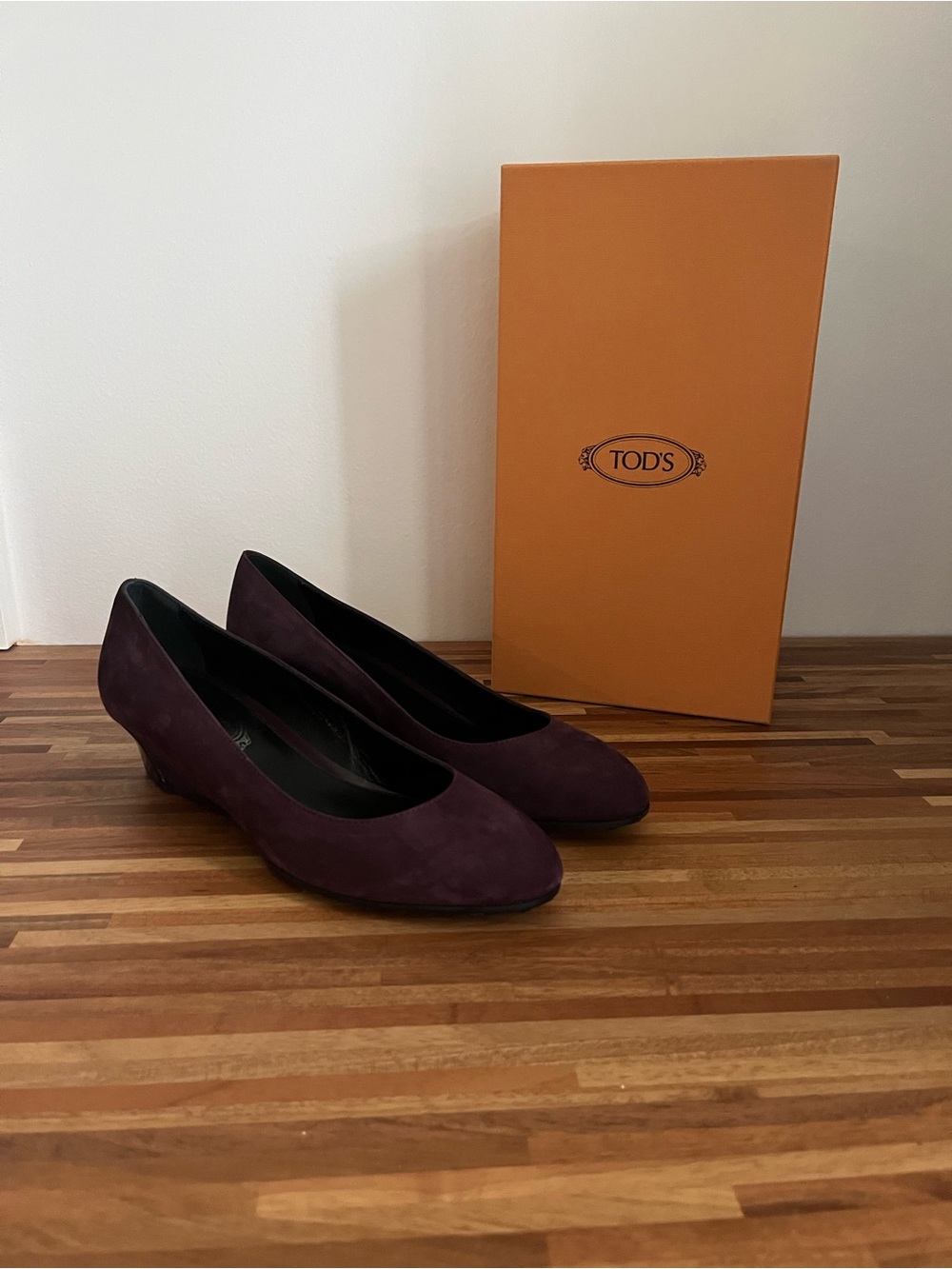TOD'S Women's Plum Suede Low Heel wedge Pumps